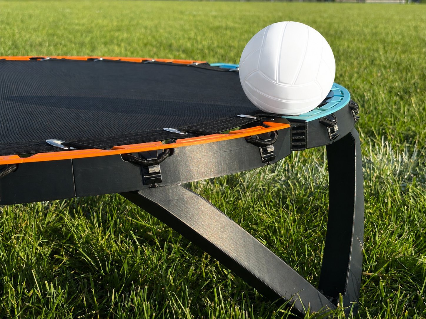 Clackerball roundnet net set up on a grass field
